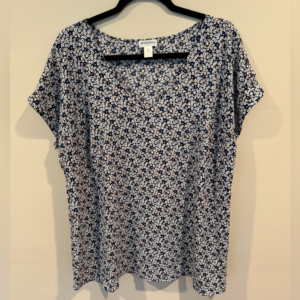 Flowy Maternity Shirt by‎ Motherhood Maternity - Size L - Cute Floral